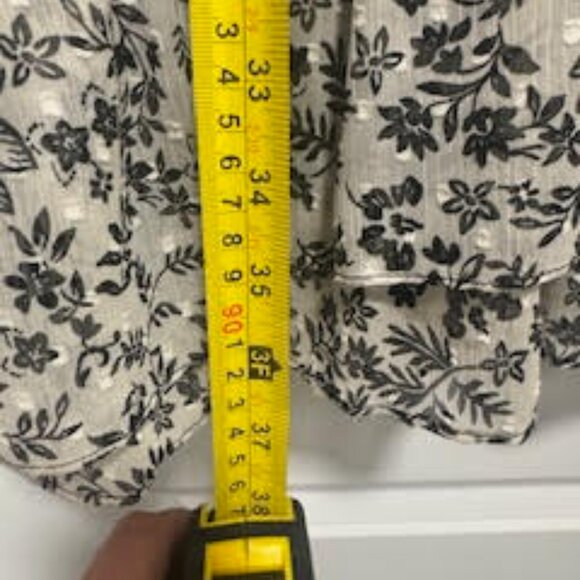 Vince Camuto - v-neck - Black and White Dress - Knee Length - Large - Picture 3 of 4